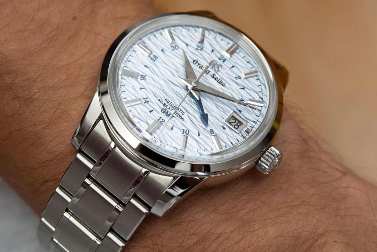 Lug design detail of Grand Seiko SBGJ249 Shosho