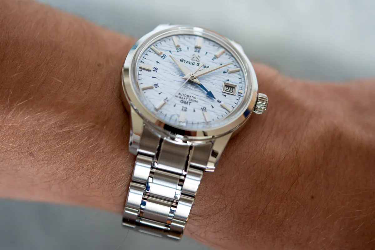 Grand Seiko SBGJ249 Shosho in different lighting