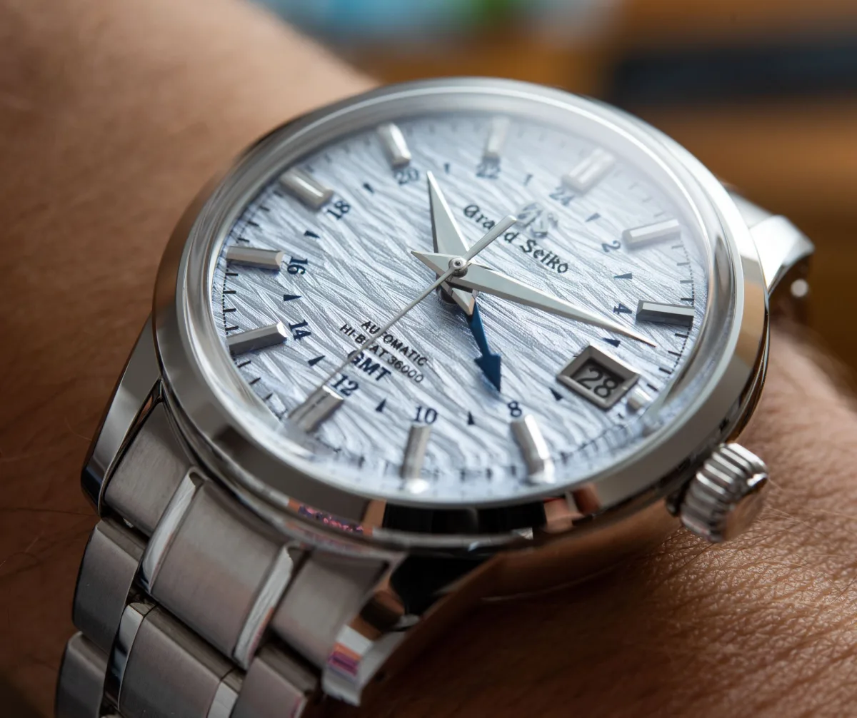 Grand Seiko SBGJ249 Shosho case and bracelet detail