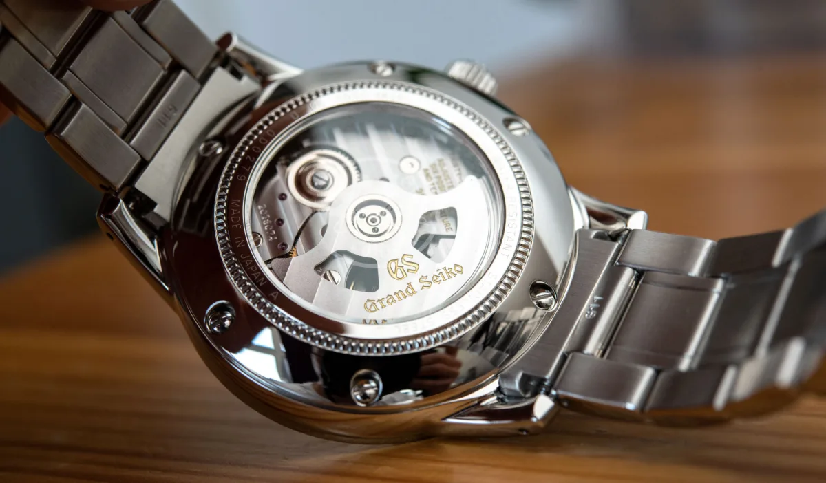 Grand Seiko SBGJ249 Shosho clasp and bracelet design