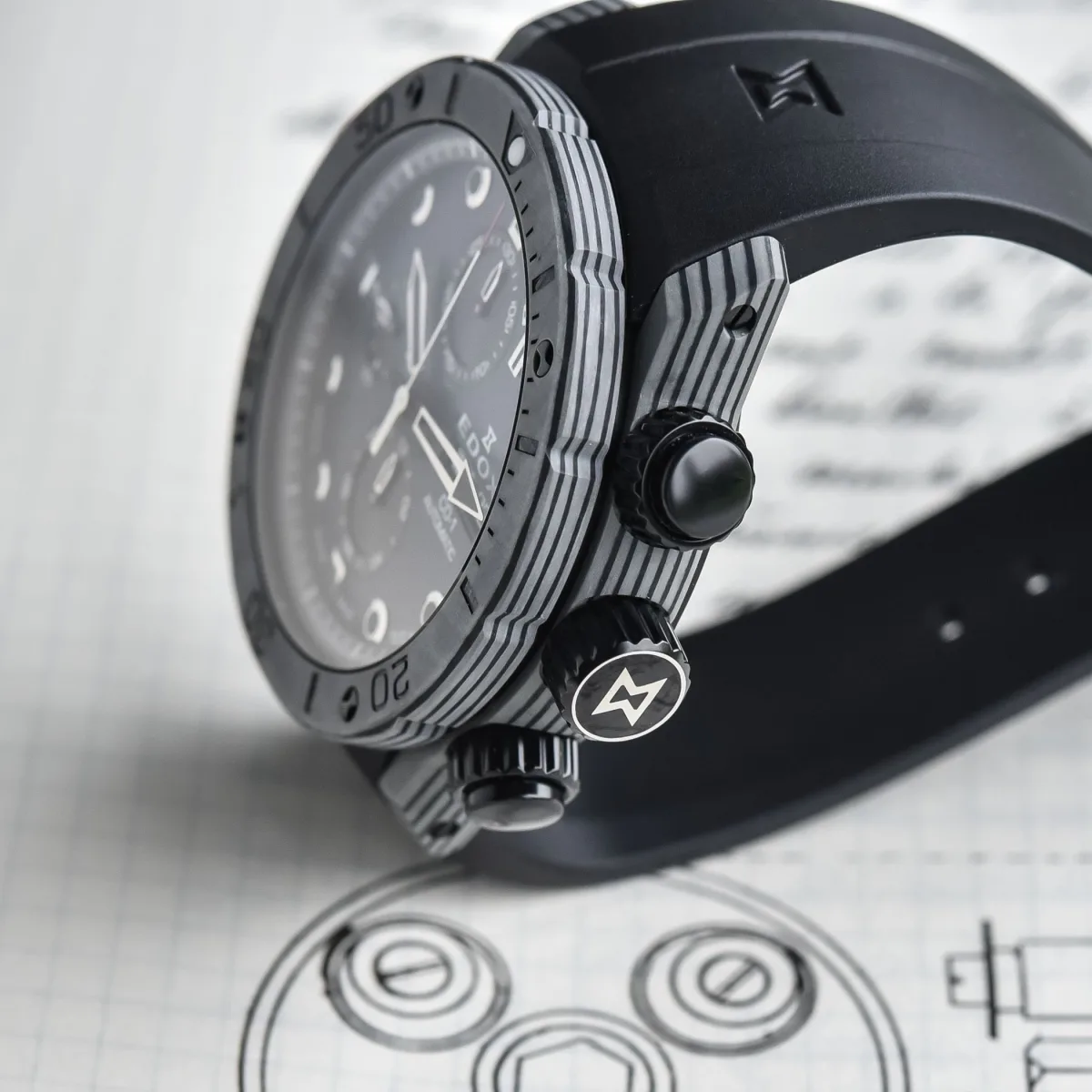 Side view of Edox CO-1 Carbon Chronograph case