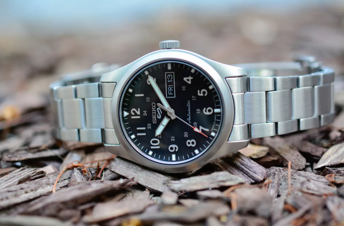 Seiko 5 Sports Field SRPG27 with stainless steel bracelet