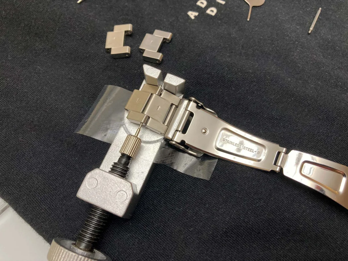 Side view of Seiko 5 Sports Field SRPG27