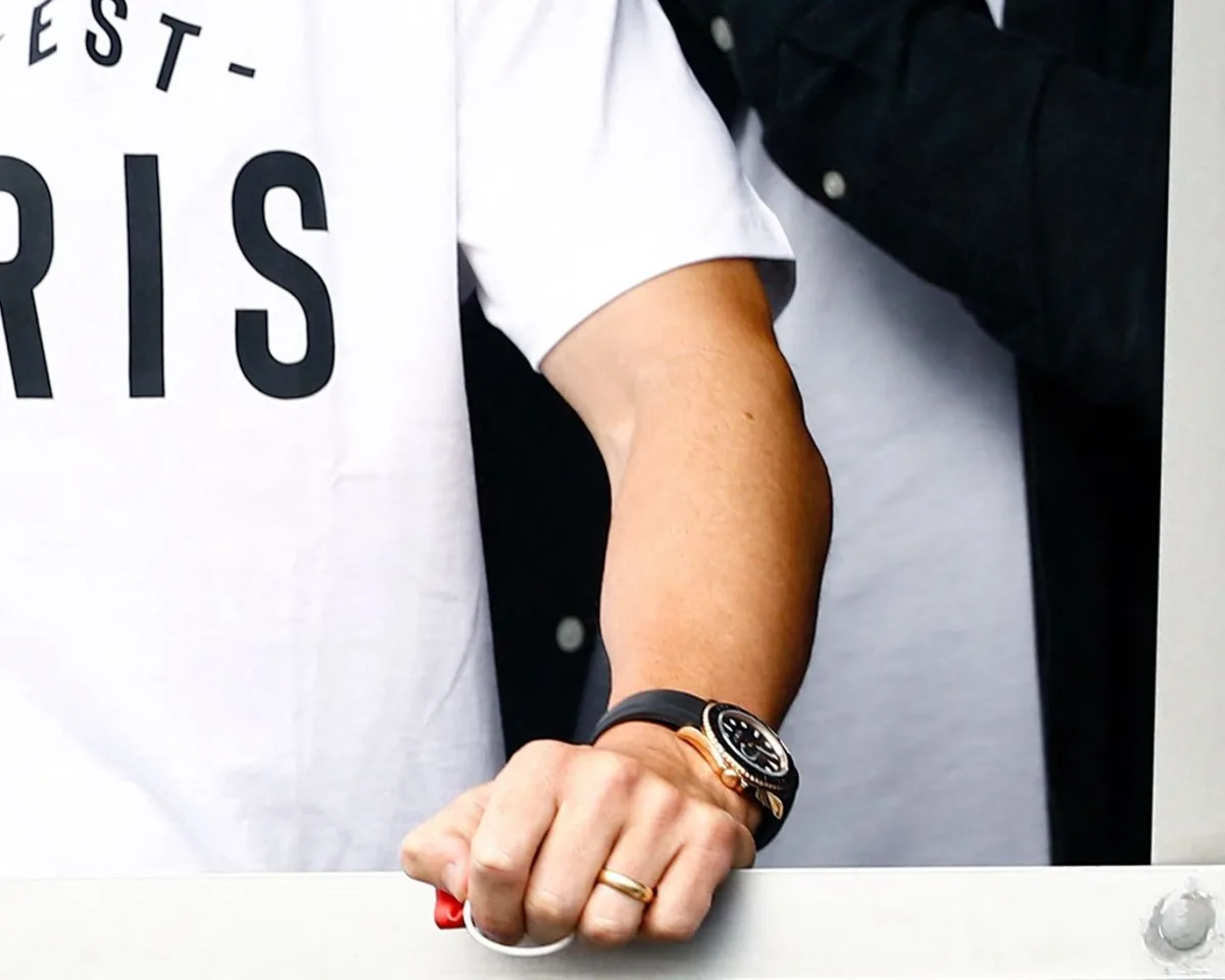 Messi signing contract with Rolex watch visible