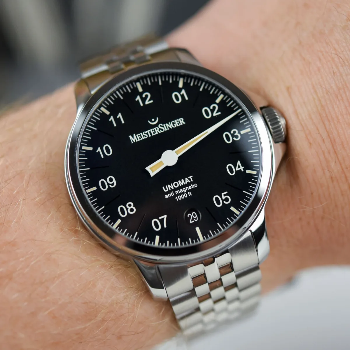 Five-link steel bracelet of the MeisterSinger Unomat.