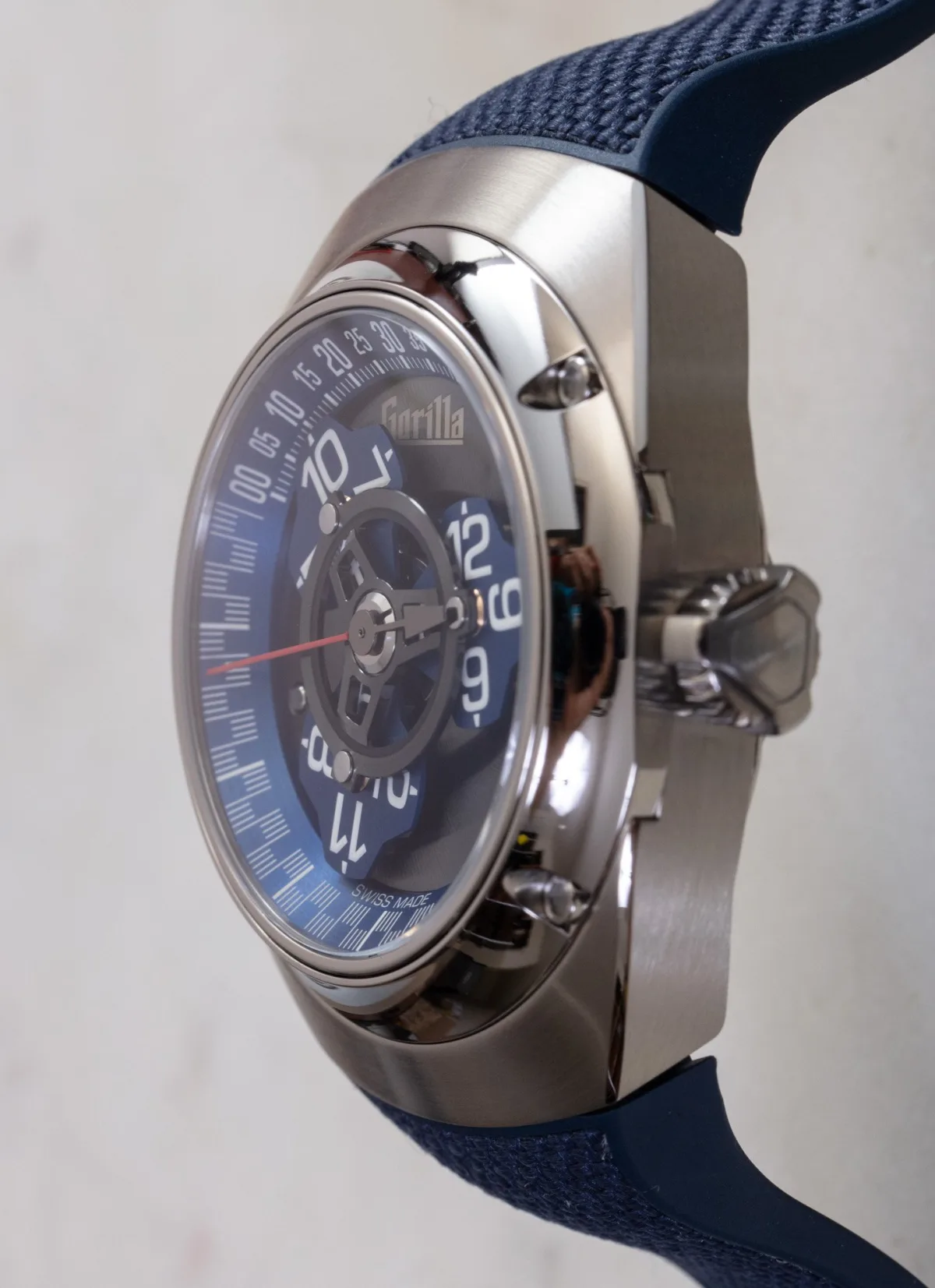 Side view of Gorilla Outlaw Drift with integrated rubber strap