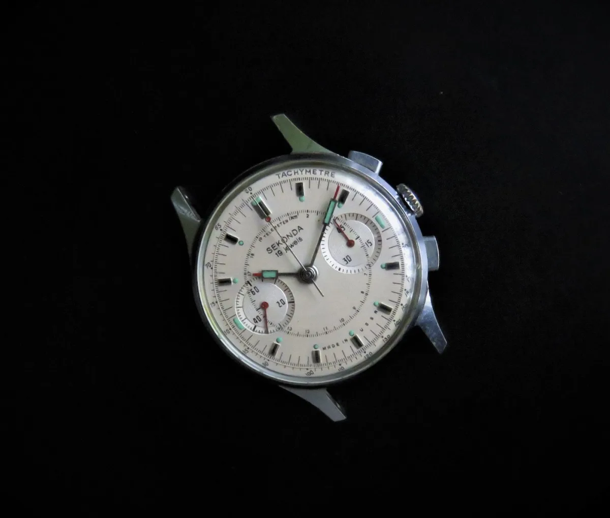 Third-generation 3017 chronograph with luminous dial