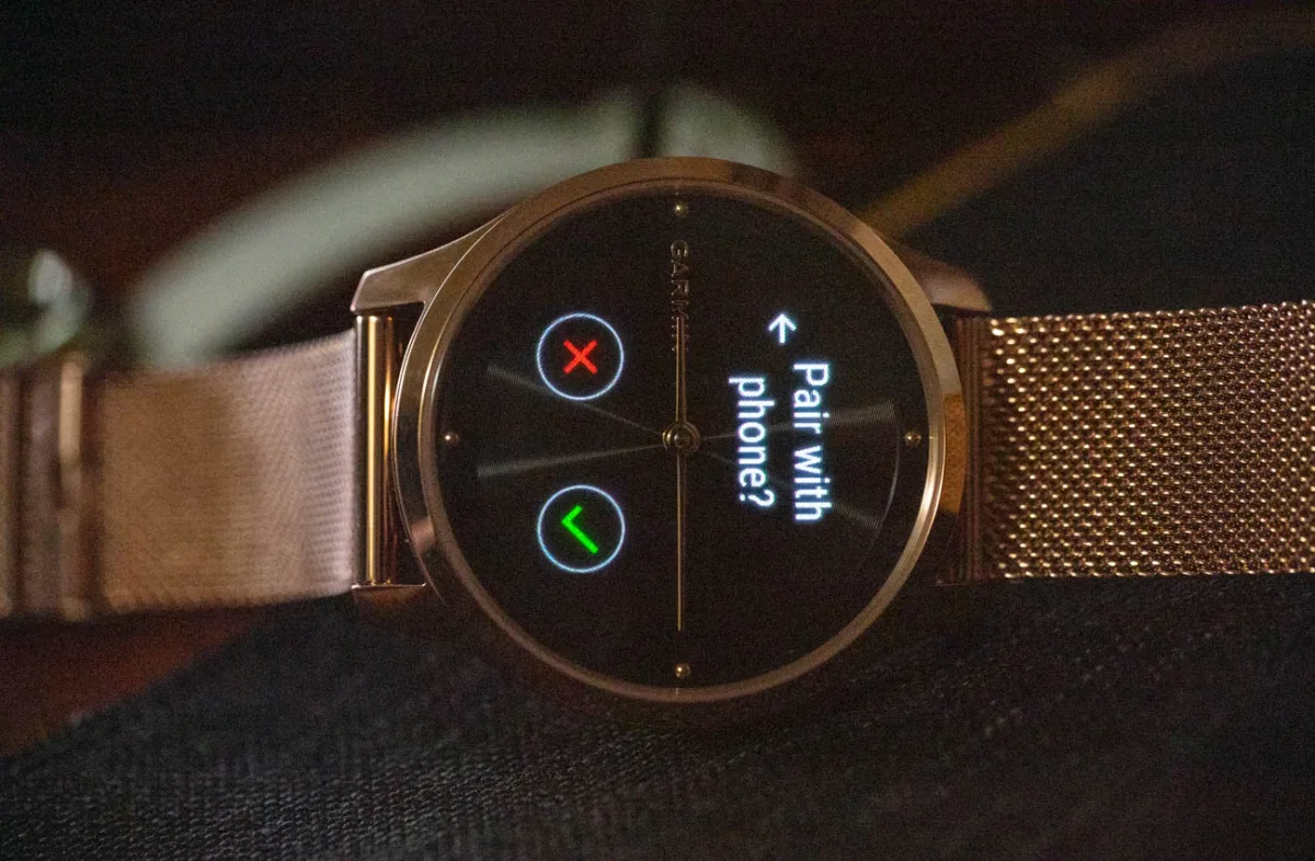 Close-up of Vivomove Luxe dial and hands