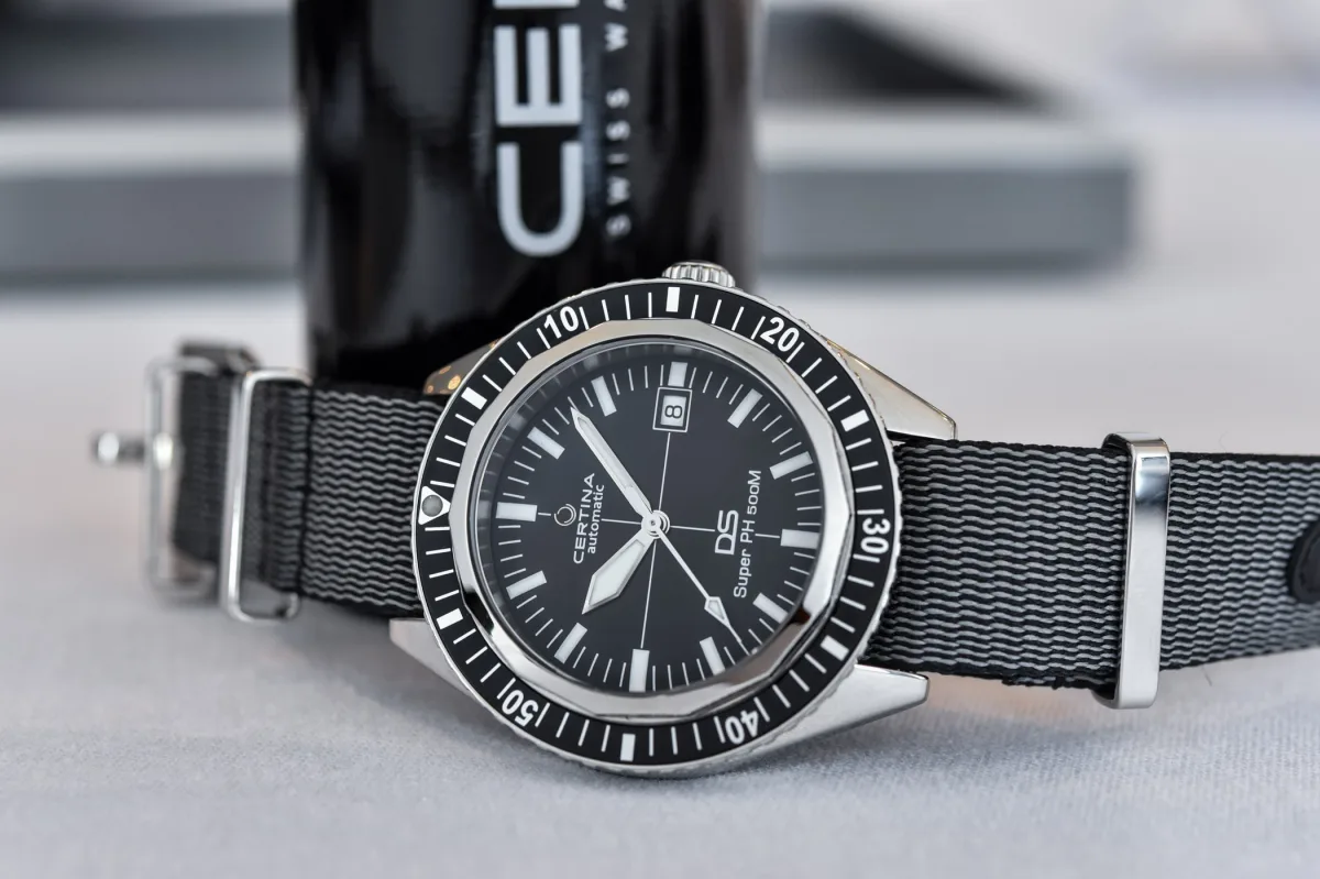 Close-up of Certina DS Super PH500M bezel and locking device