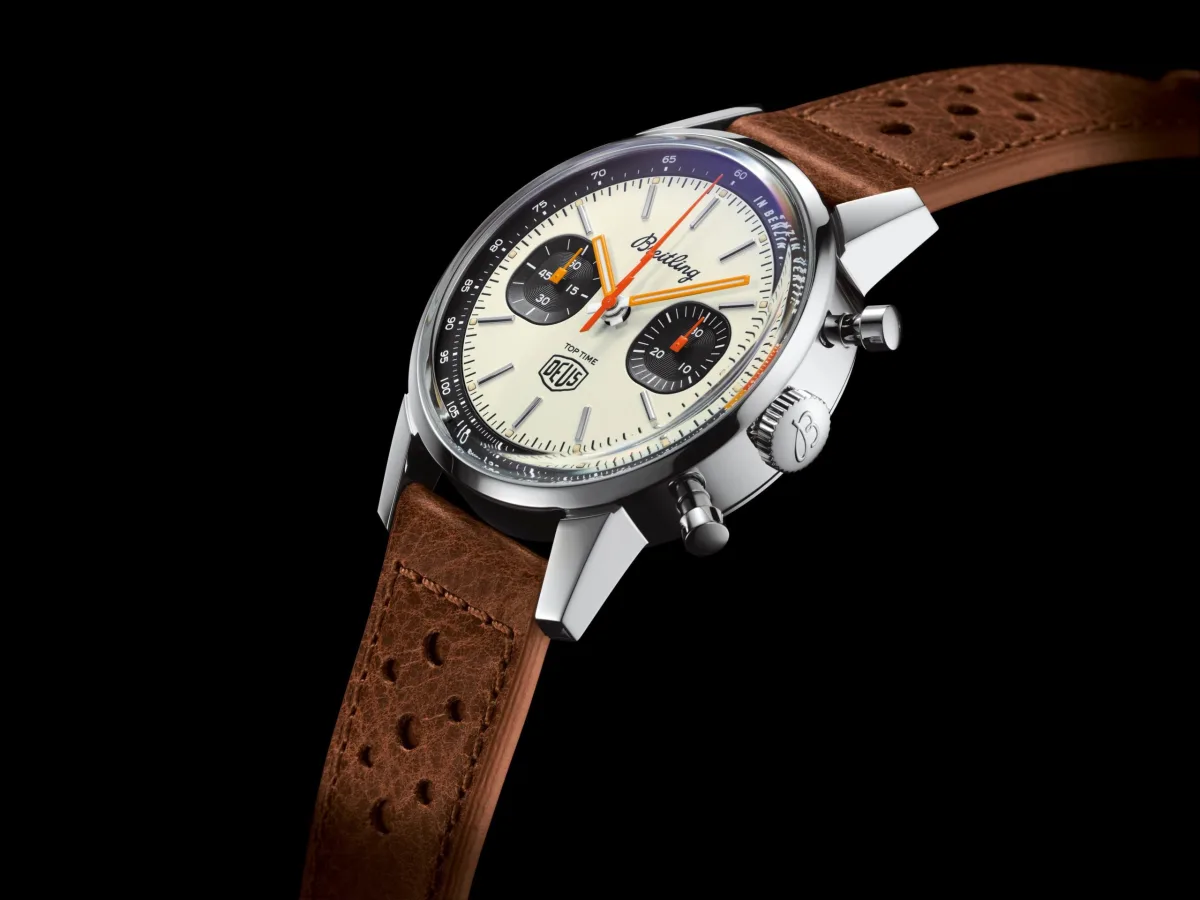 Racing-style calfskin strap of the Breitling Top Time watch