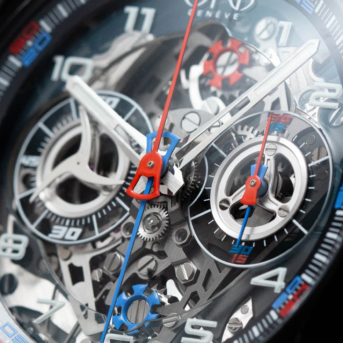 Cyrus Klepcys Dice highlighting its sapphire dial visibility.
