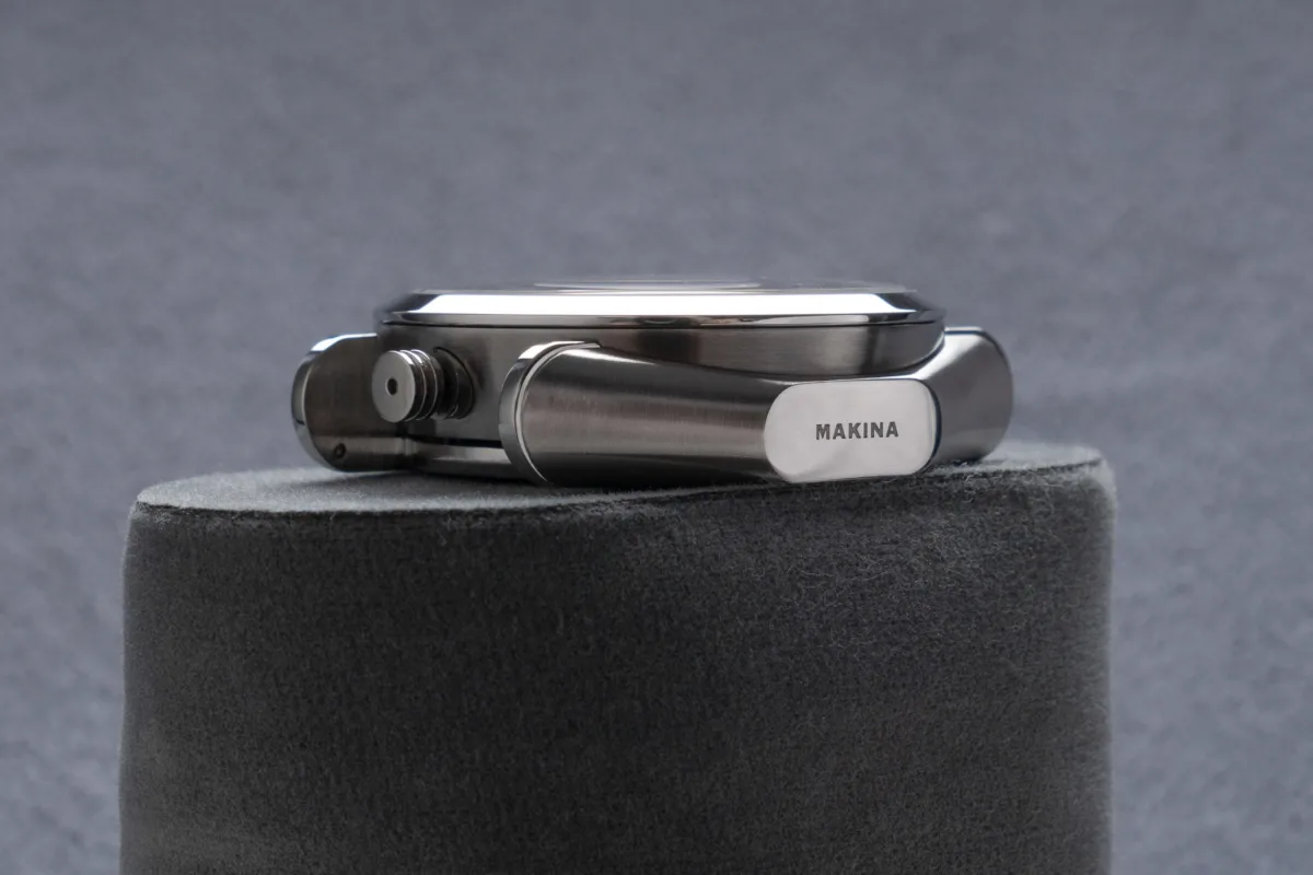 Close-up of Makina Raum I dial with metallic Arabic numerals
