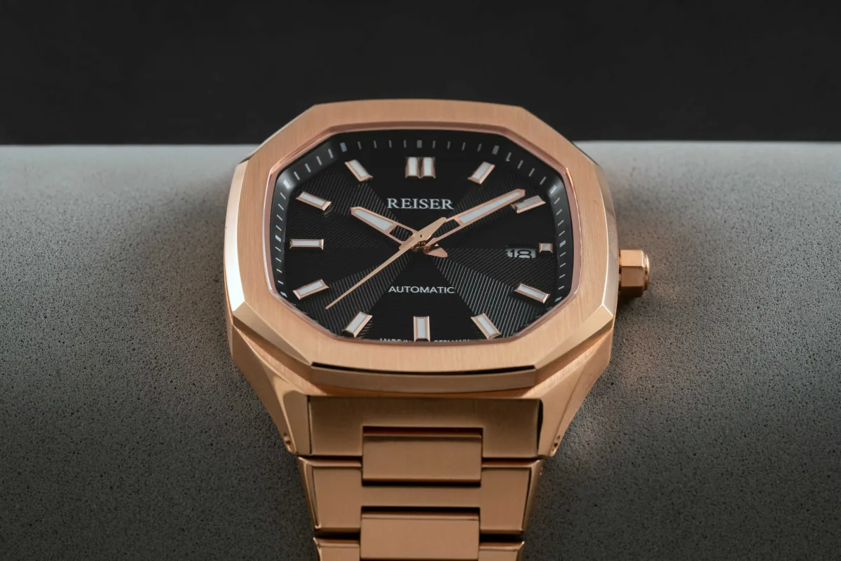 REISER Alpen Date watch with integrated bracelet