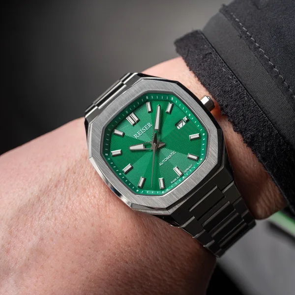 Color variations of the REISER Alpen Date watch
