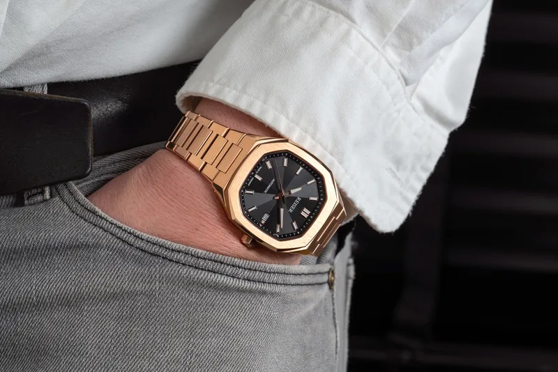Versatile REISER Alpen Date watch on wrist