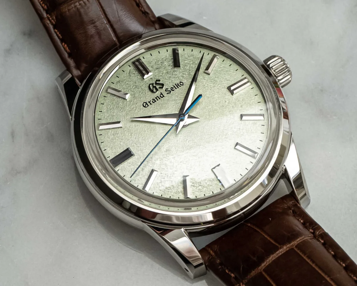 Zaratsu-polished hands of Grand Seiko Elegance