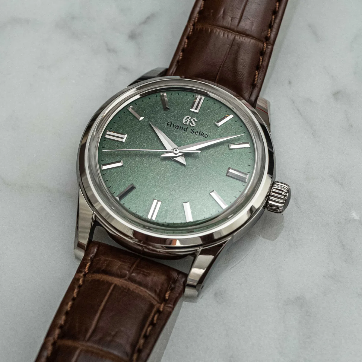 Side view of Grand Seiko Elegance case