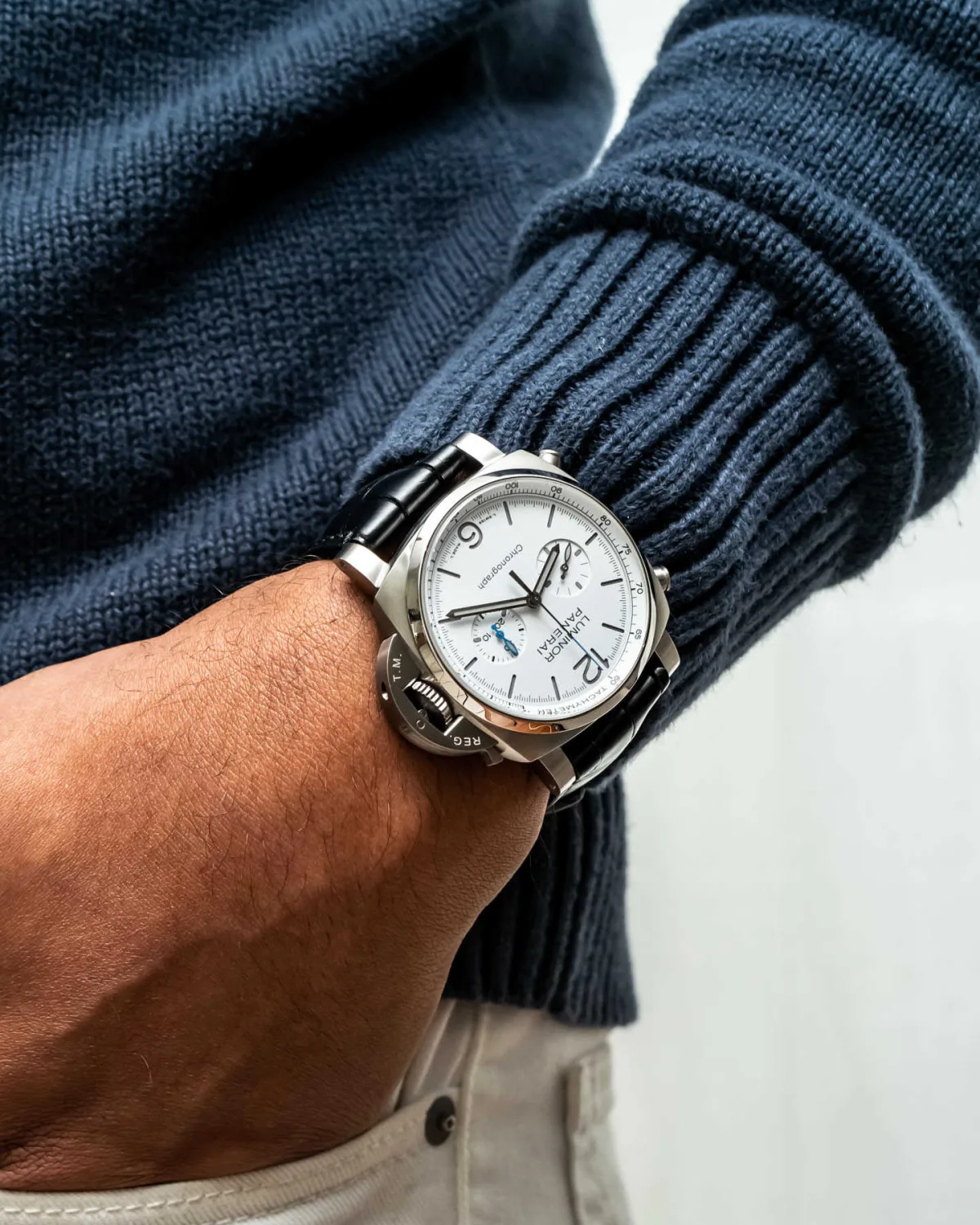 Side view of Panerai Luminor Chrono showing pushers