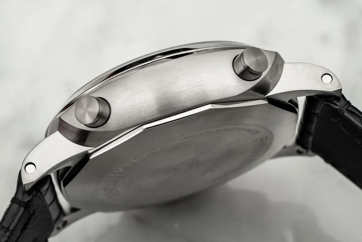 Panerai Luminor Chrono case design lines