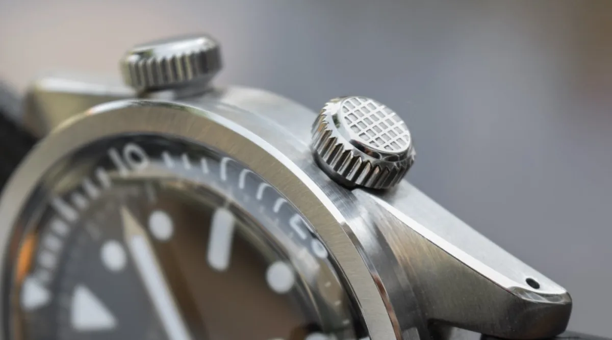 Baltic Aquascaphe Dual-Crown watch crowns
