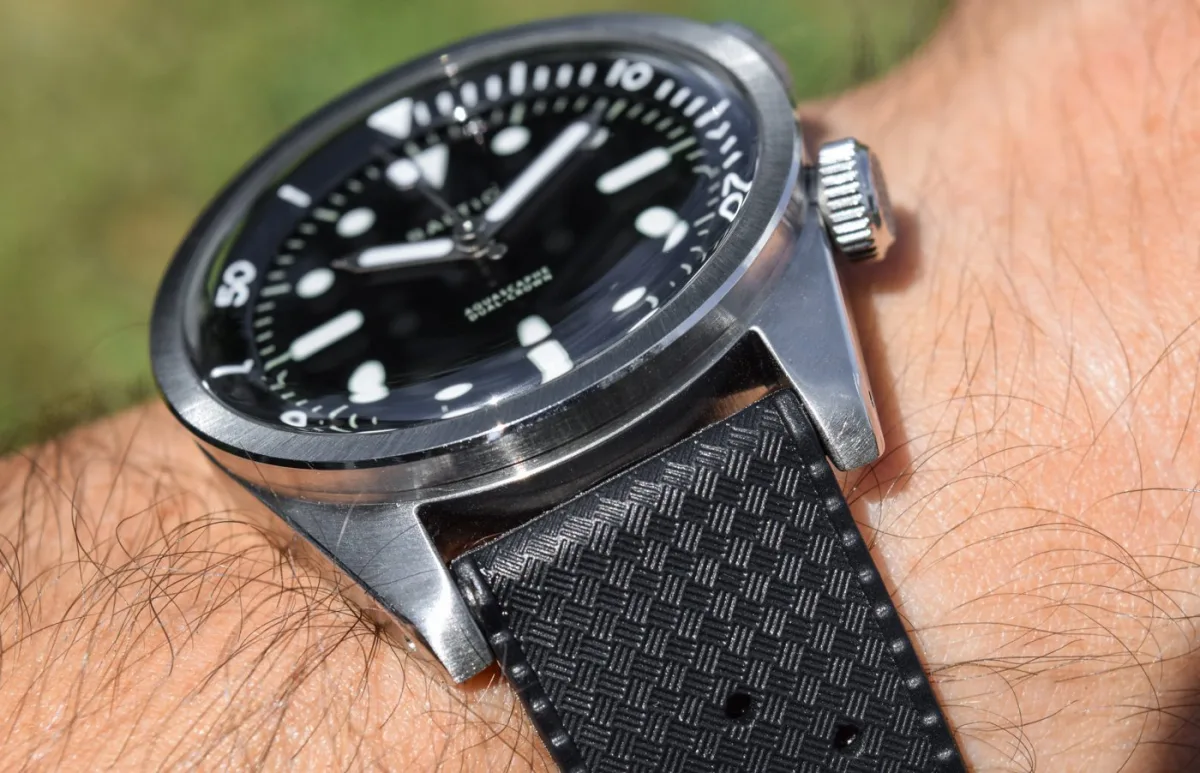 Baltic Aquascaphe Dual-Crown case and strap