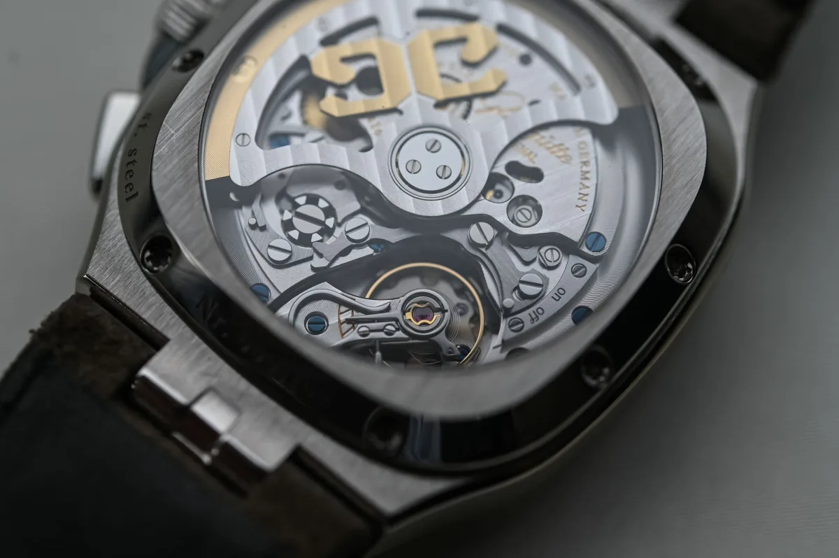 Movement of Glashütte Original Seventies Chronograph 2021 visible through sapphire back