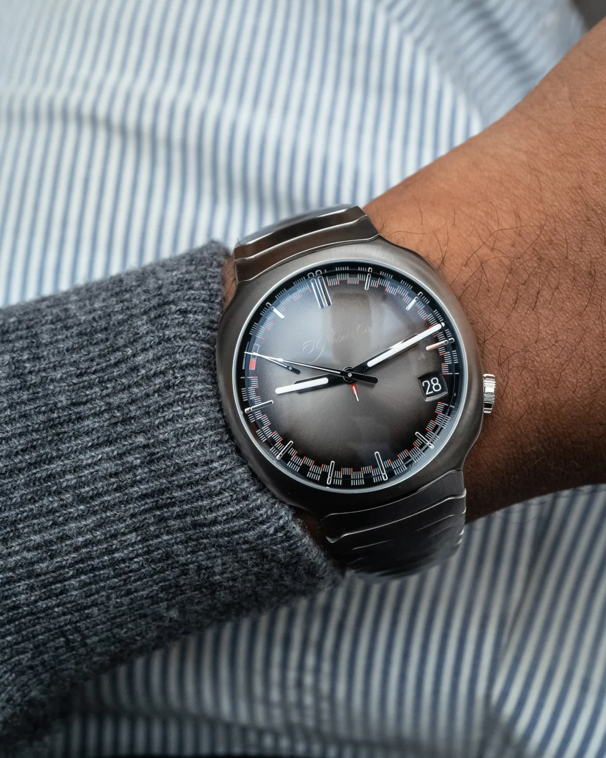 Side view of the Streamliner Perpetual Calendar case