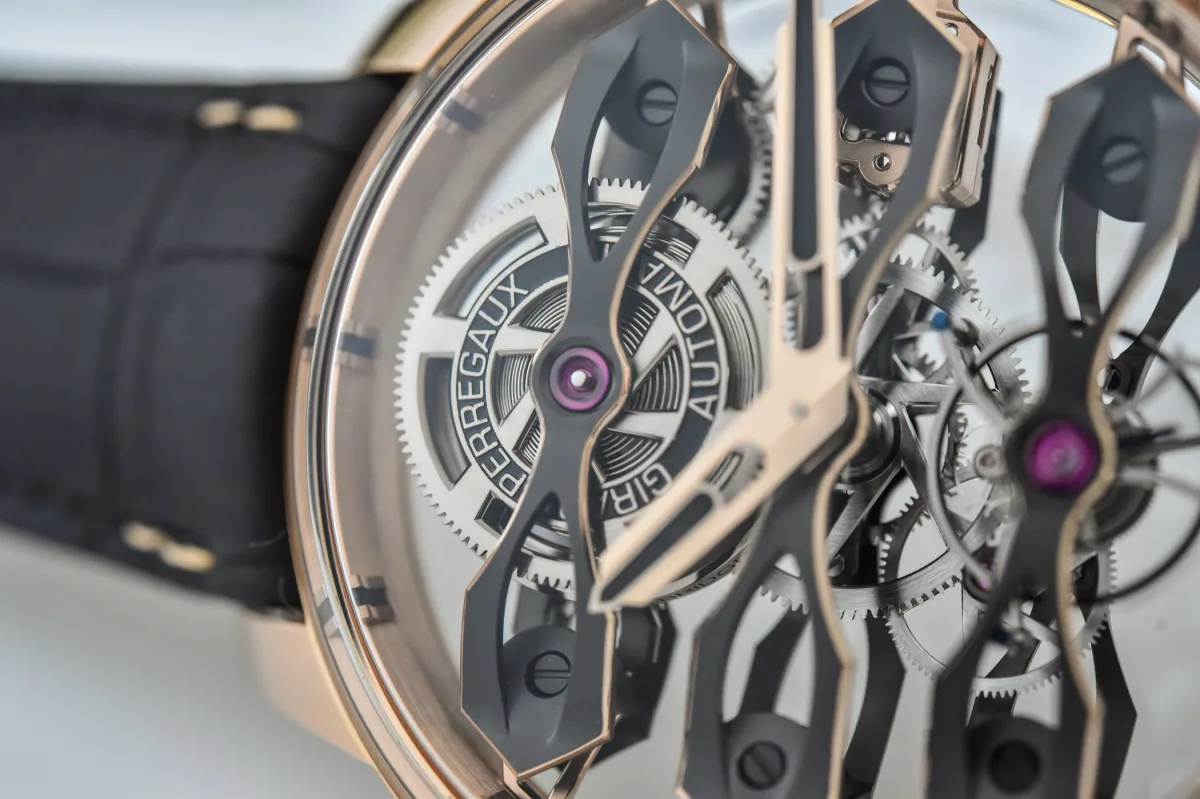 Side view of the Girard-Perregaux pink gold case