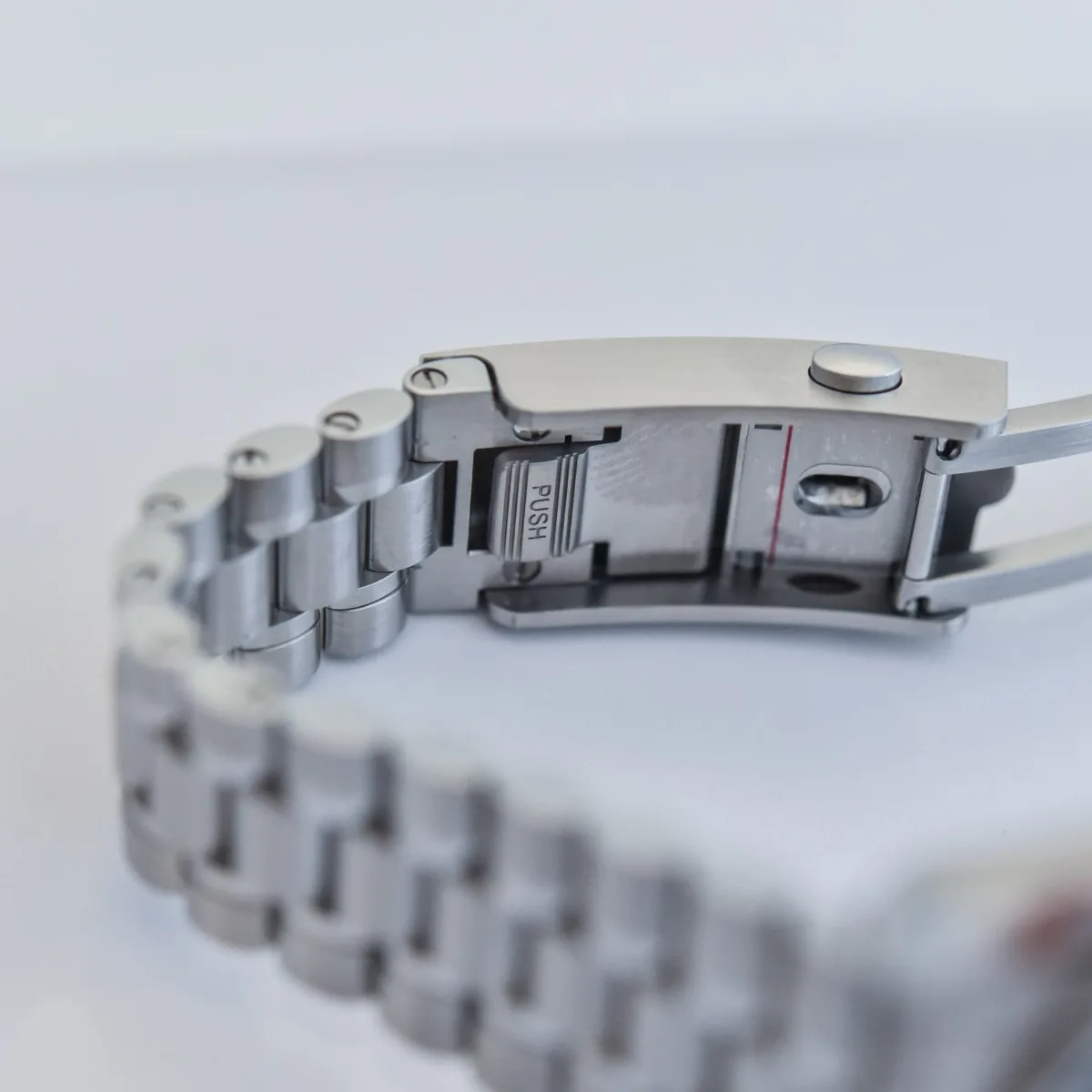 Micro-adjustment clasp on Omega steel bracelet