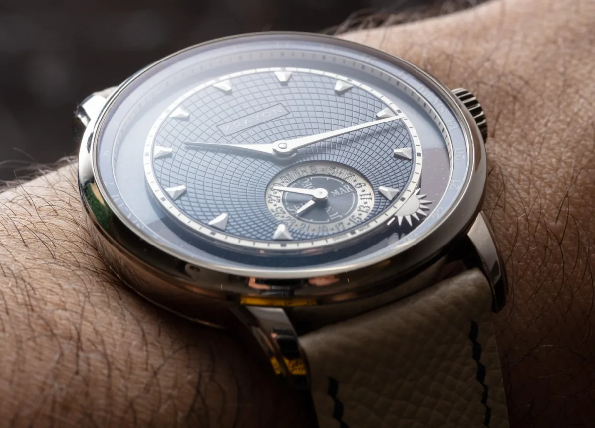Overlap of day/night discs on Krayon Anywhere watch