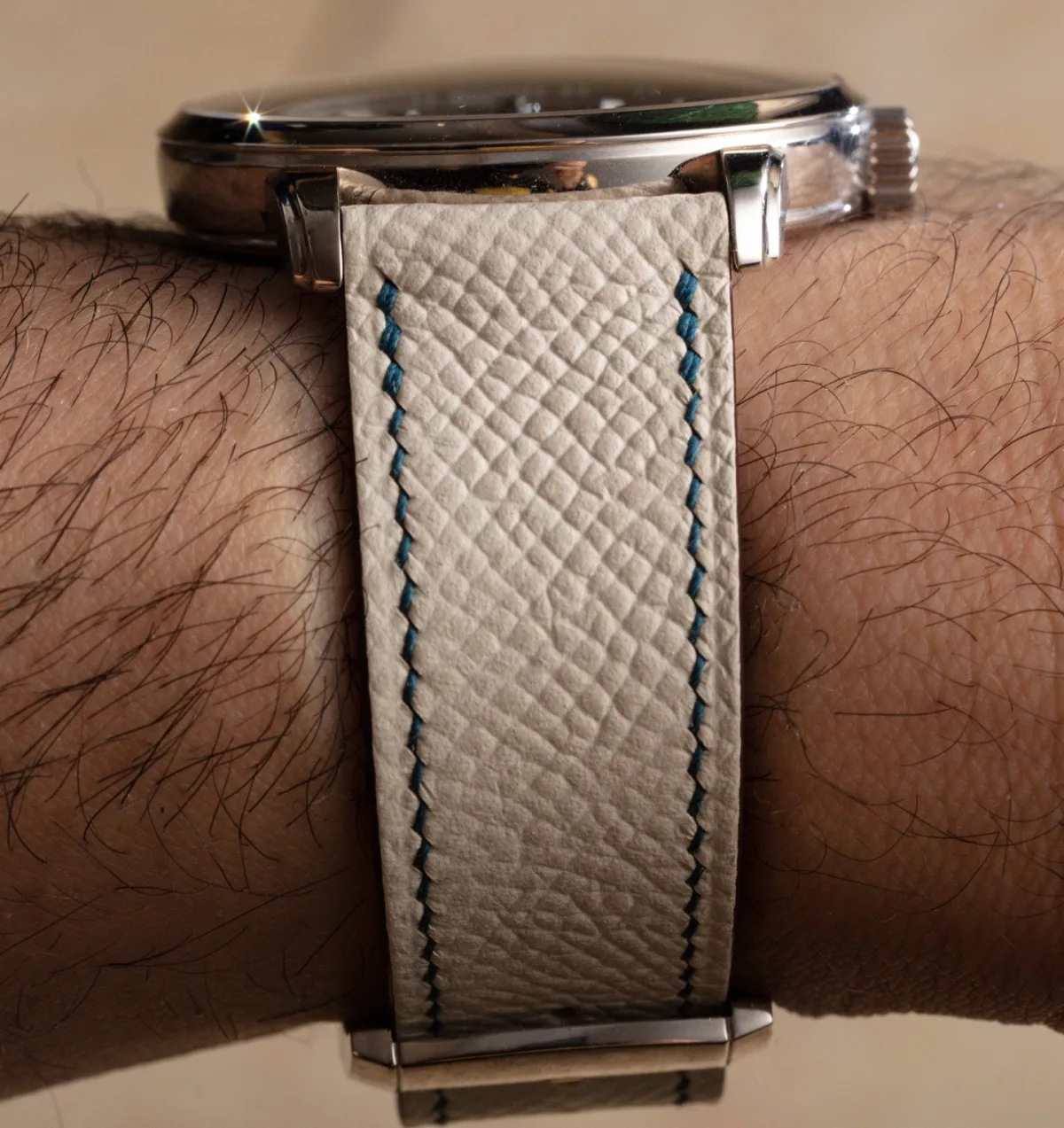 Side view of Krayon Anywhere watch in white gold case