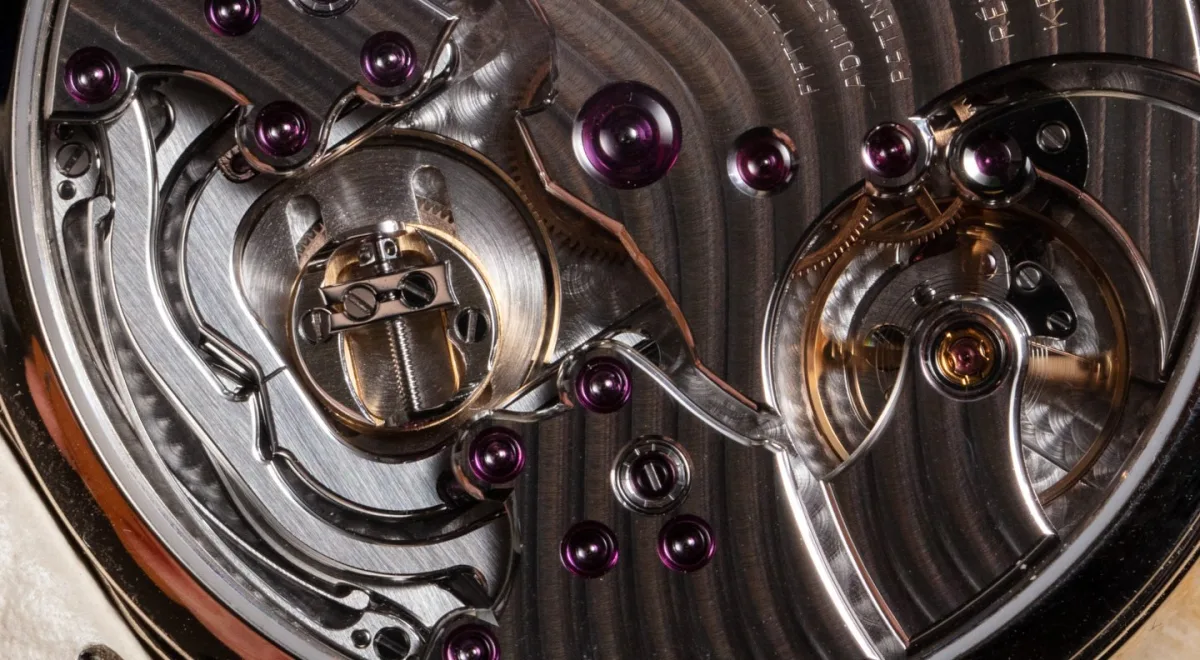 Sapphire crystal caseback showing Krayon Anywhere mechanism