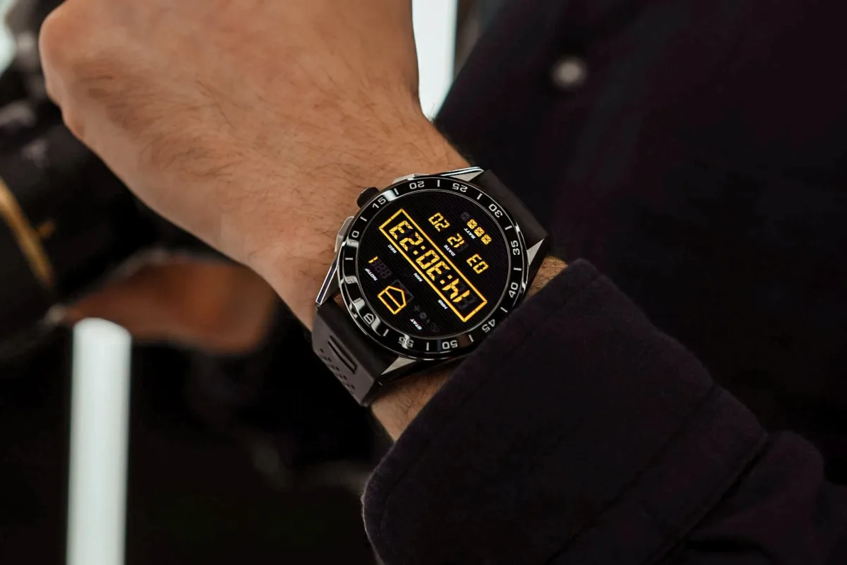 Back view of TAG Heuer Connected case