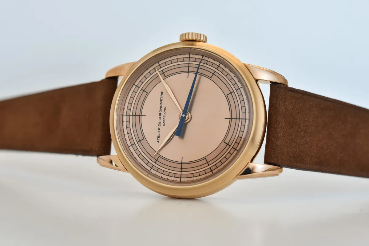 Craftsmen working on Atelier de Chronométrie watch