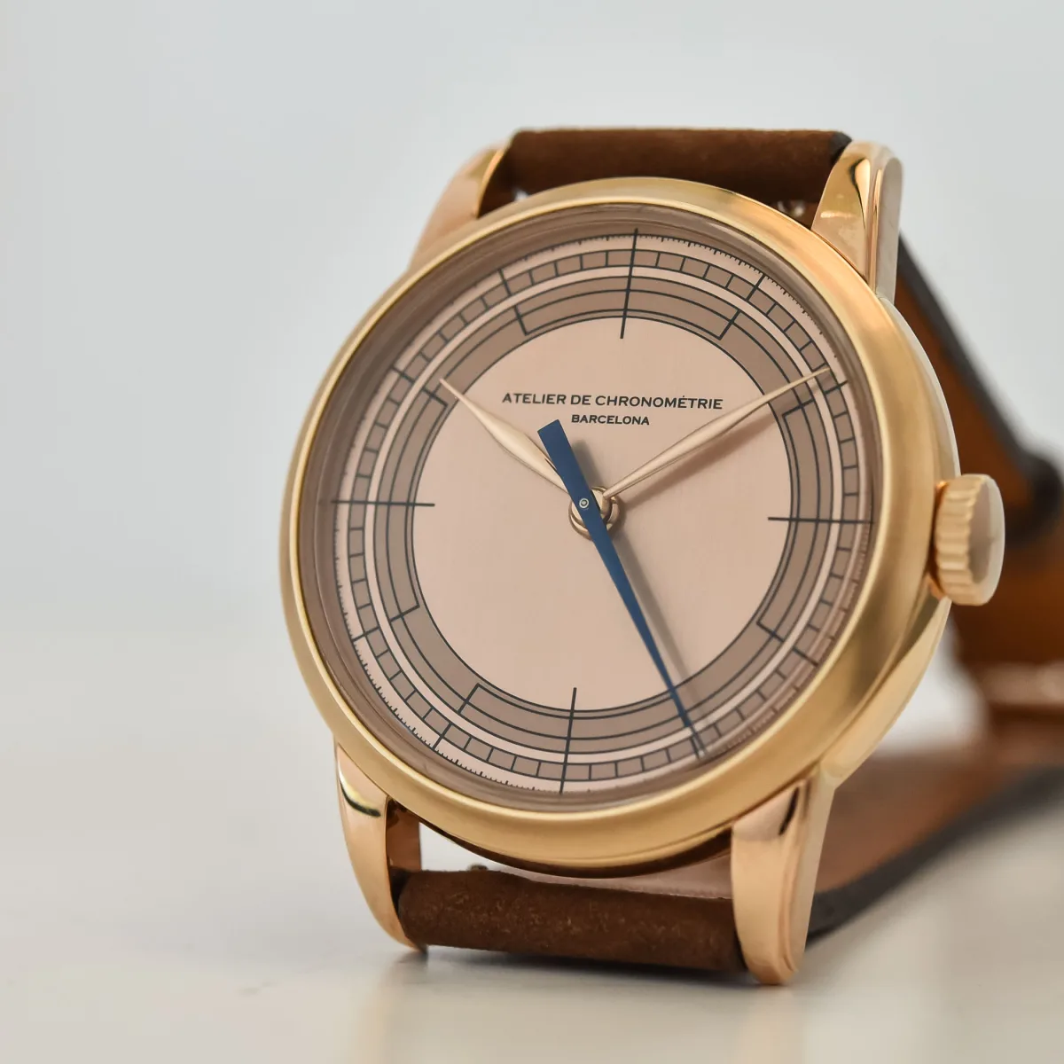 Close-up of Atelier de Chronométrie AdC21 pink gold case