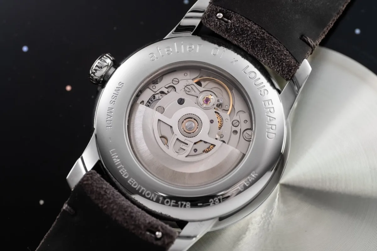 Le Régulateur Louis Erard x atelier oï case back and strap