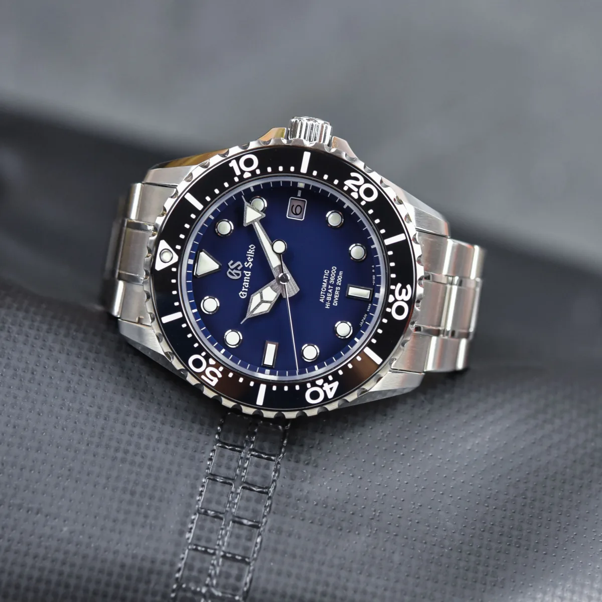 Comparison of SBGH289 and SBGH291 dial details