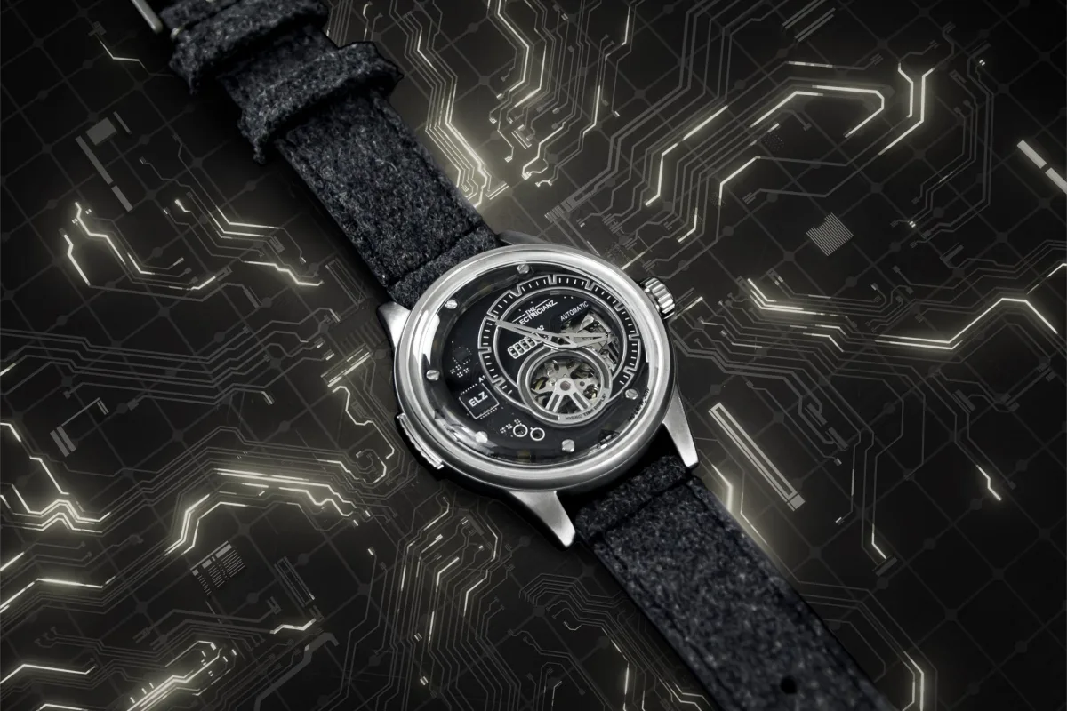 Close-up of the dual-core technology in the watch