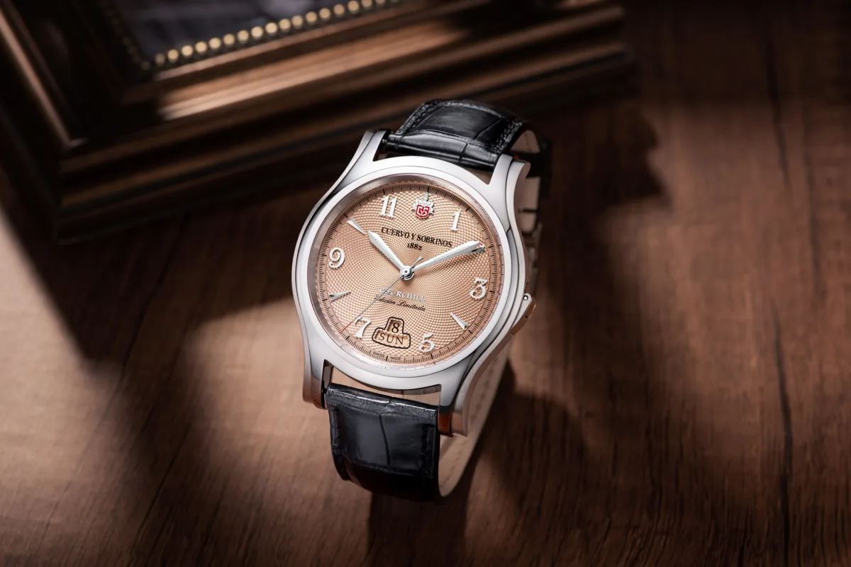 Close-up of Cuervo y Sobrinos Robusto Churchill watch case design