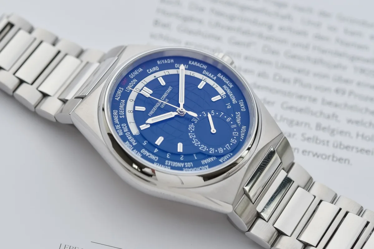 Side view of the Highlife Worldtimer case and bezel