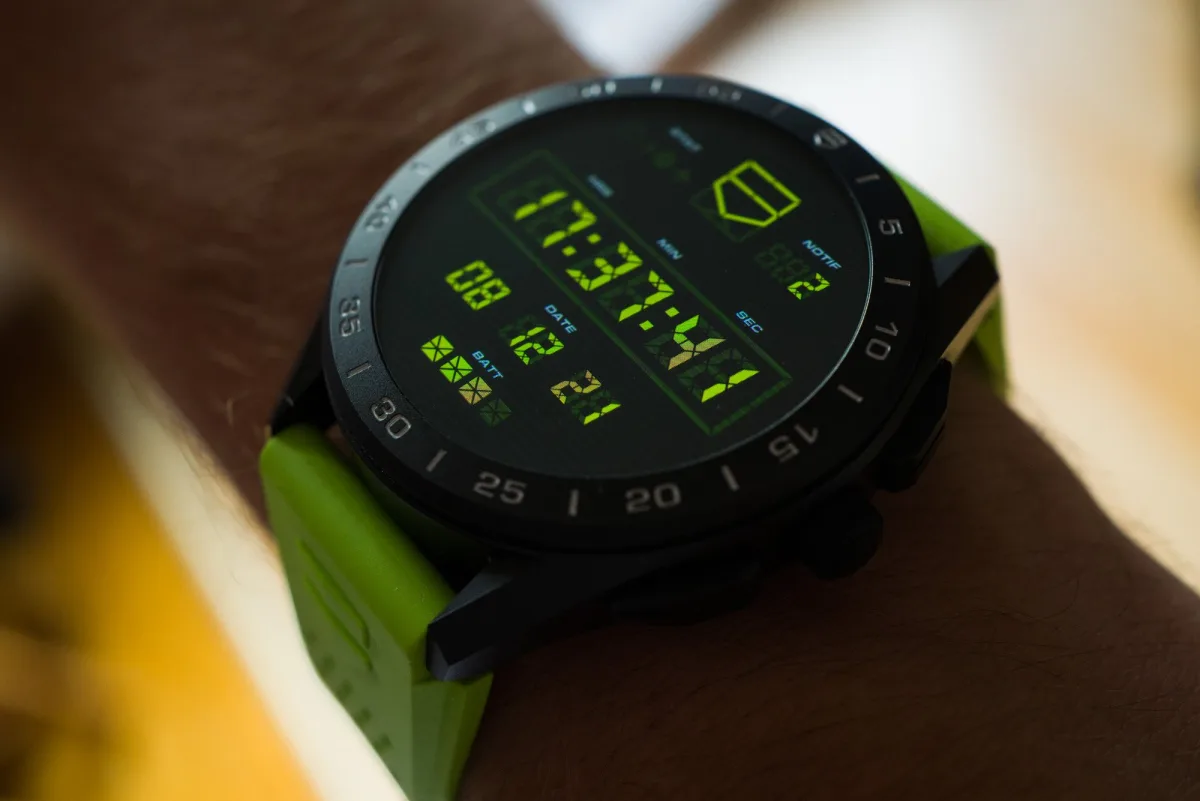 Displaying various face options on the smartwatch