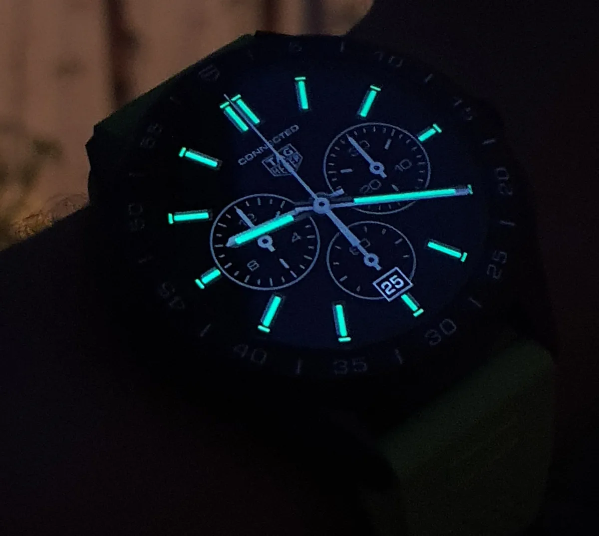 Smartwatch battery and power-saving features