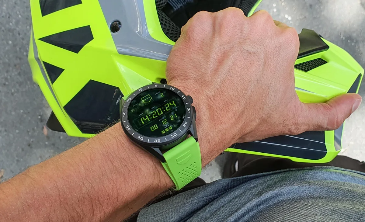 Smartwatch user experience and performance