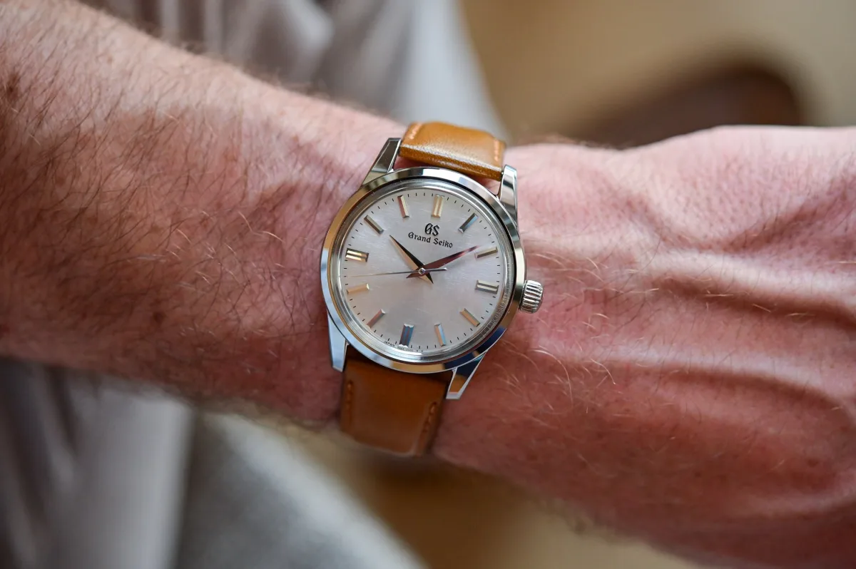 Curved dial of Grand Seiko SBGW267 and SBGW269
