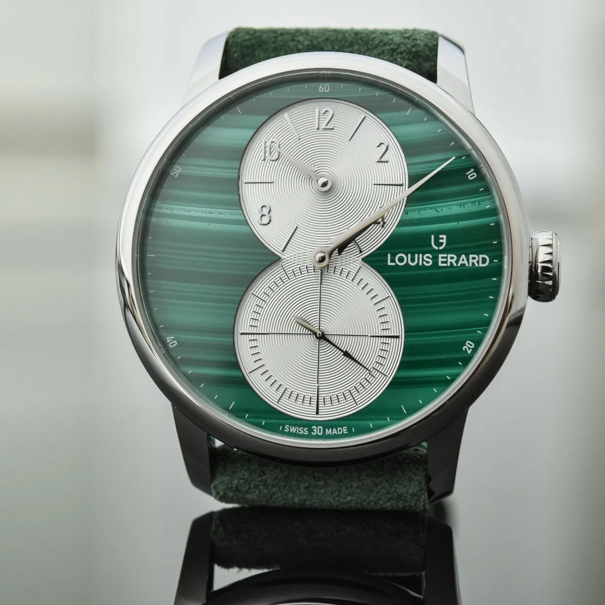 Close-up of Louis Erard Excellence Régulateur aventurine dial