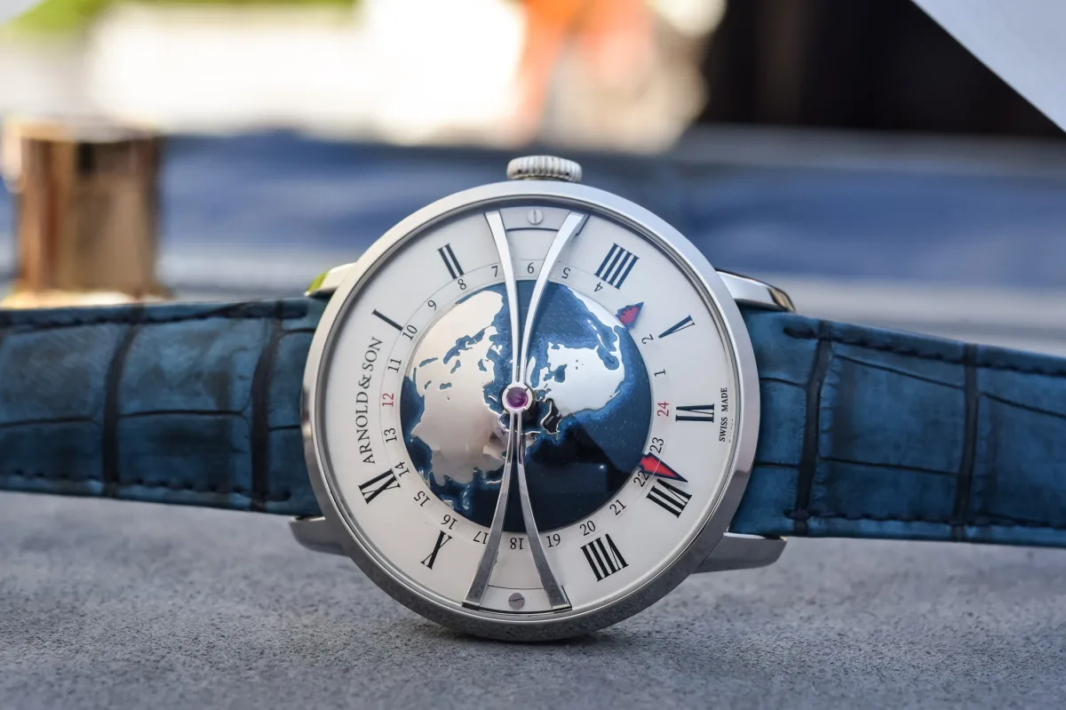 Luminescent coastlines on Arnold & Son Globetrotter