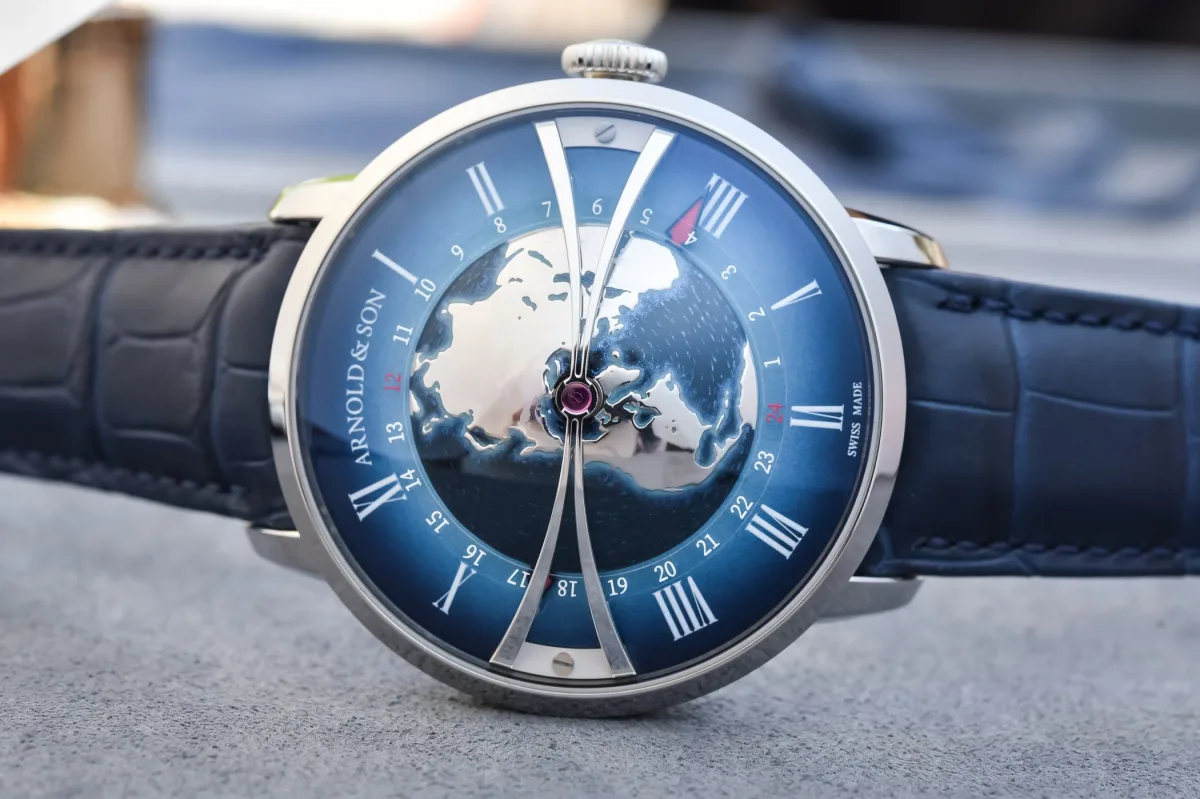 Arnold & Son Globetrotter crown setting