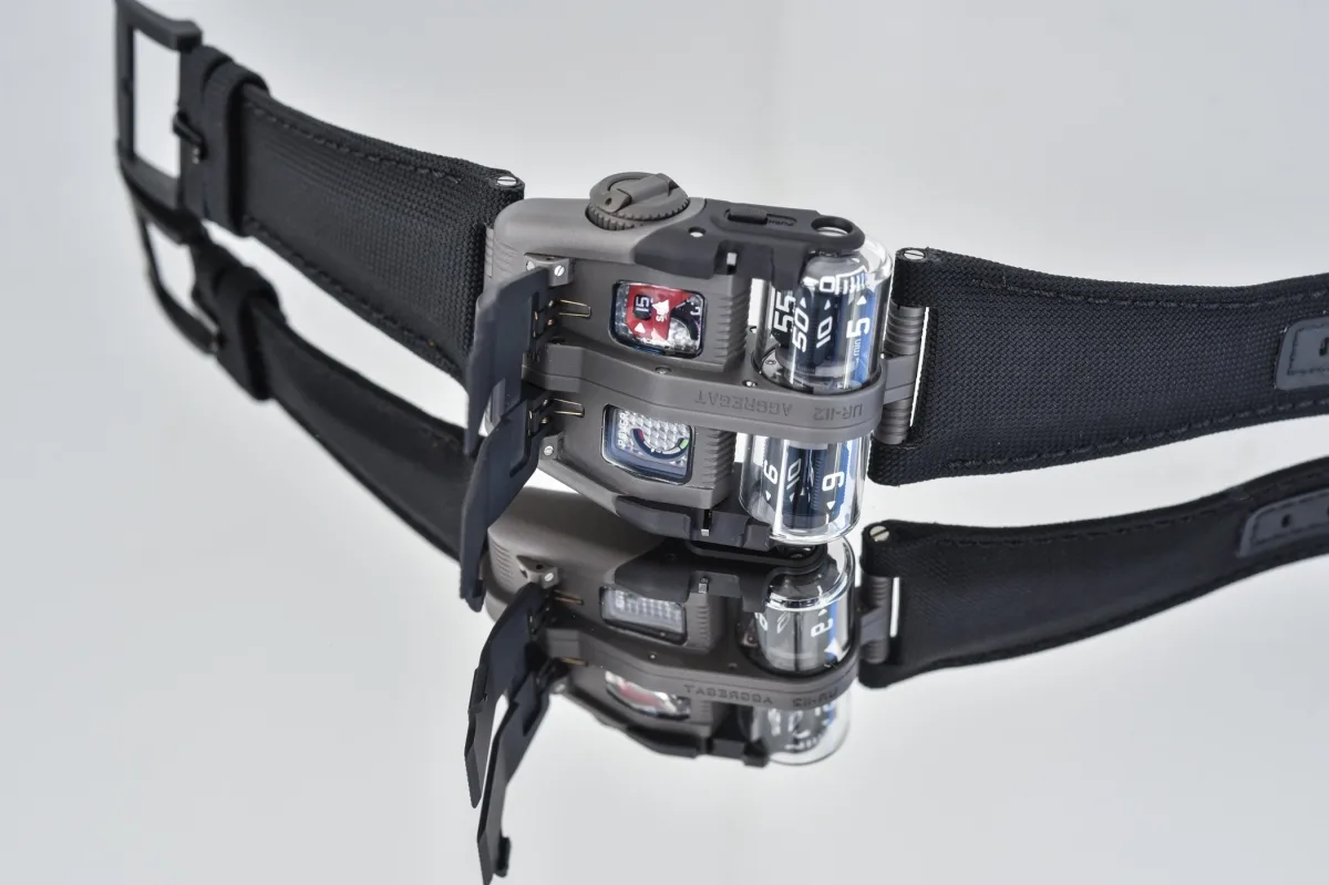UR-112 Aggregat's jumping hour mechanism