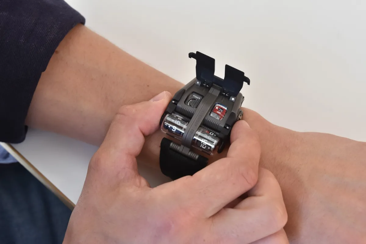 UR-112 Aggregat hunter-style case revealing digital seconds
