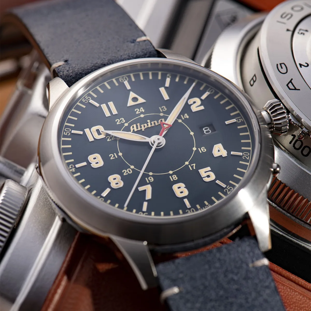 Back view of Alpina Startimer Pilot Heritage with hunter case back